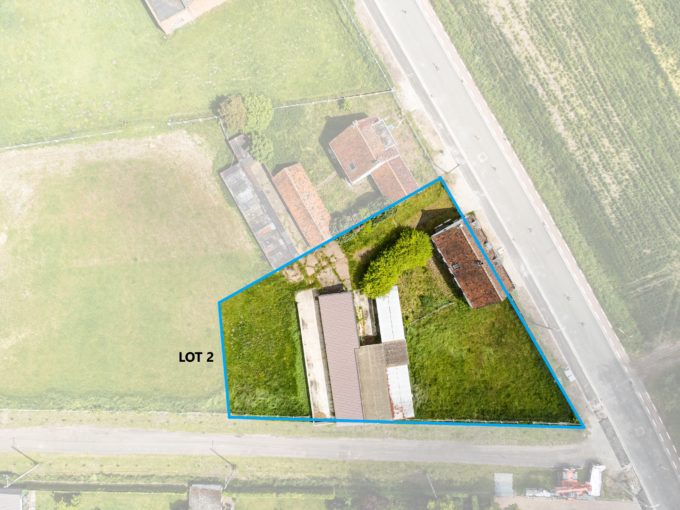 Bouwgrond met te slopen woning & bouwvergunning