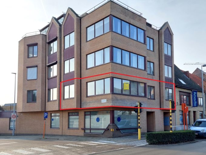 Lichtrijk appartement met 2 slaapkamers en garage