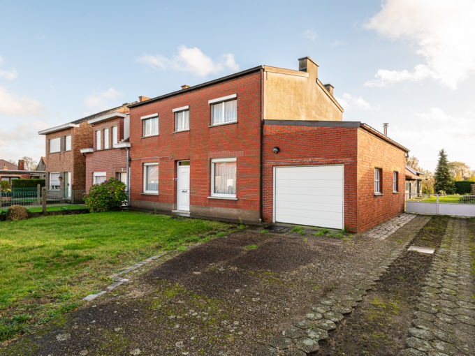 Op te frissen woning met stalling en weide