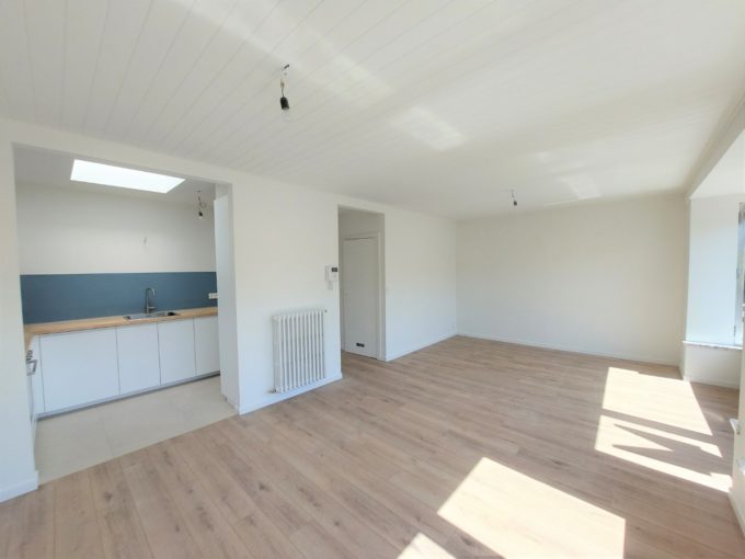 Gerenoveerd appartement met 2 slaapkamers in centrum Waarschoot