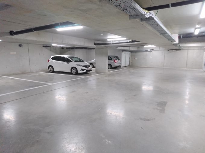 Boven- en ondergrondse staanplaats in centrum Waarschoot