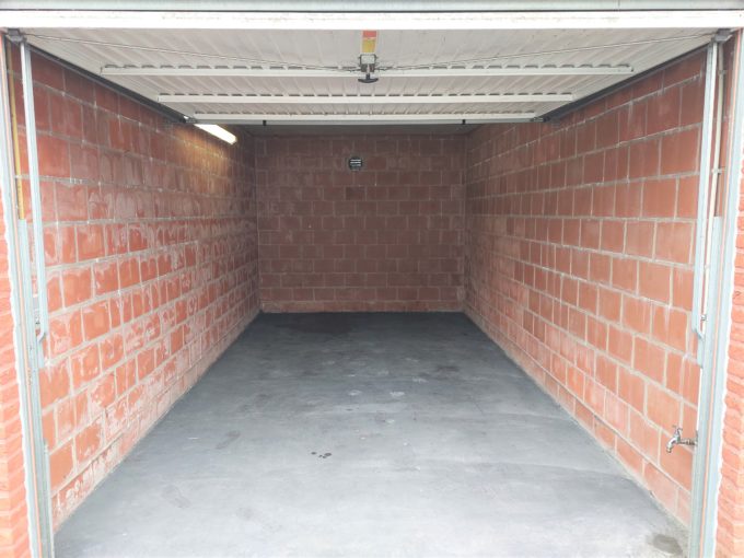 Garage in centrum Waarschoot