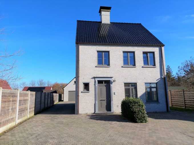 Woning met 4 slaapkamers en grote tuin