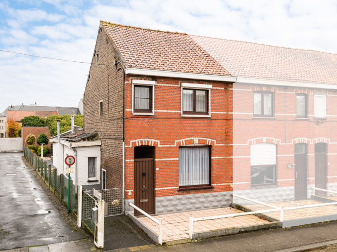 Op Te Frissen Halfopen Bebouwing Met Garage