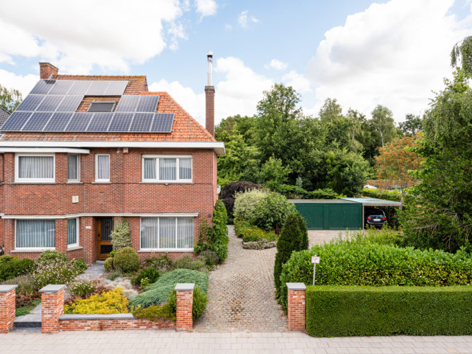 Zeer Ruime Halfopen Bebouwing Met Tuin, Garage En Perceel Bos